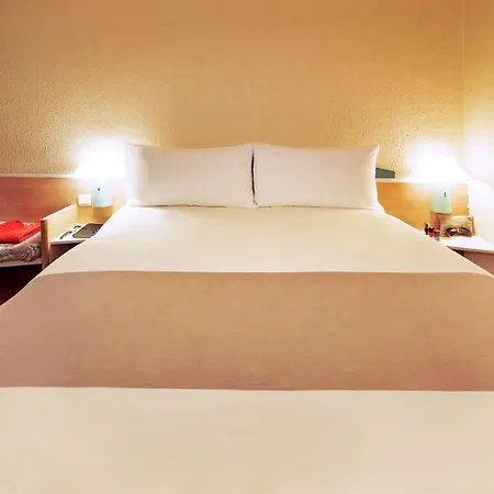 Hotel Ibis Centre 3*