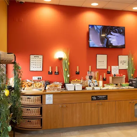 Ibis Centre Hotel 3*