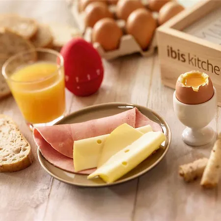 Ibis Centre Hotel 3*